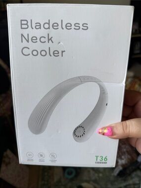 Bladeless Neck Cooler - White